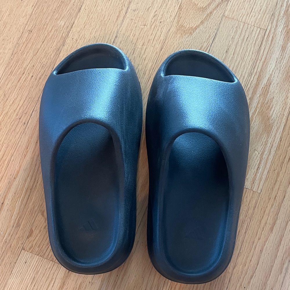 Brand New Adidas Unisex Dark Gray Platform Slide Sandals